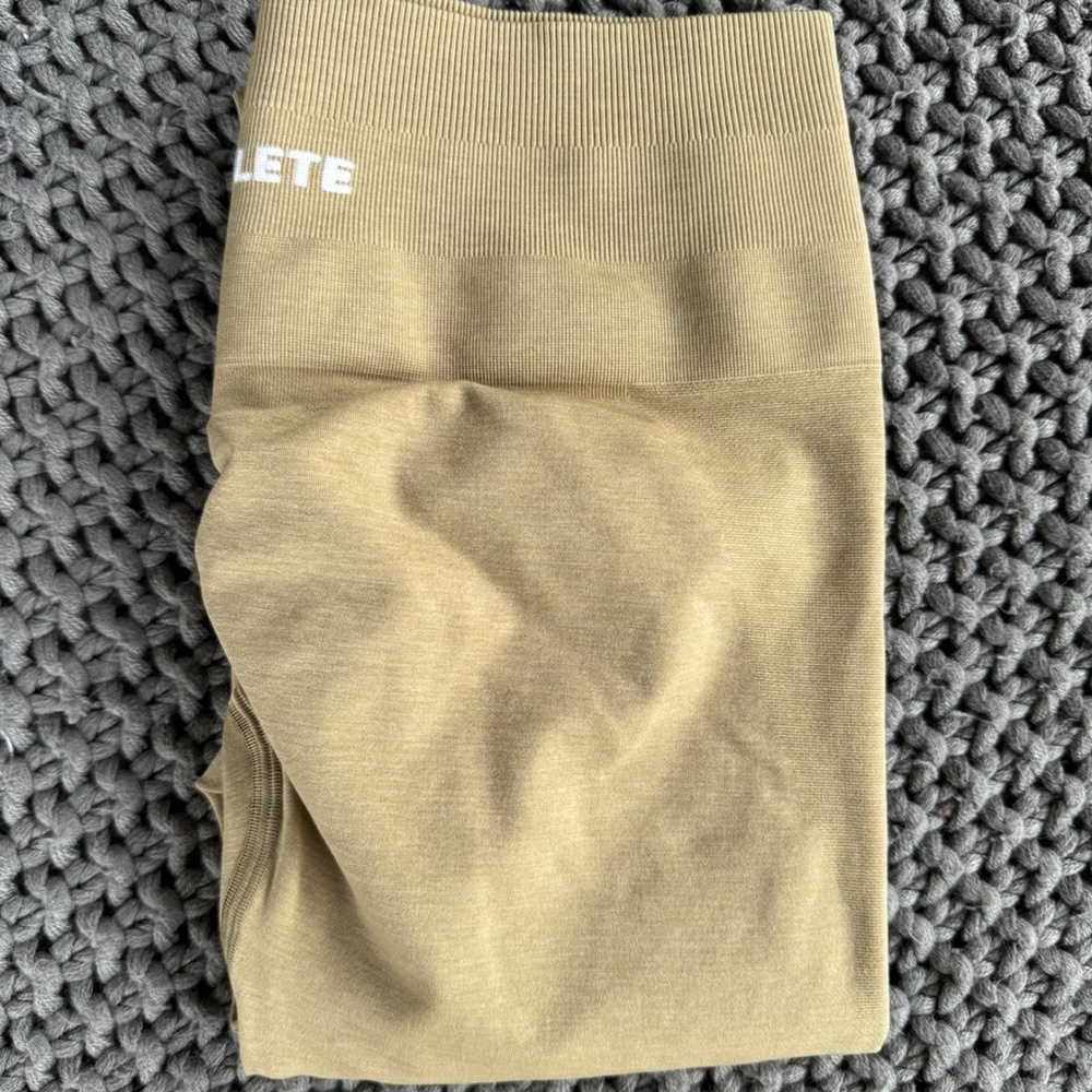 AMPLIFY LEGGING Women's
Seamless Scrunch Legging
Willow M size